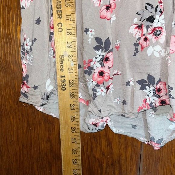 Torrid Size 0 Women's Large Neutral Ditsy Floral V Neck Flowy Shirt - Picture 4 of 6